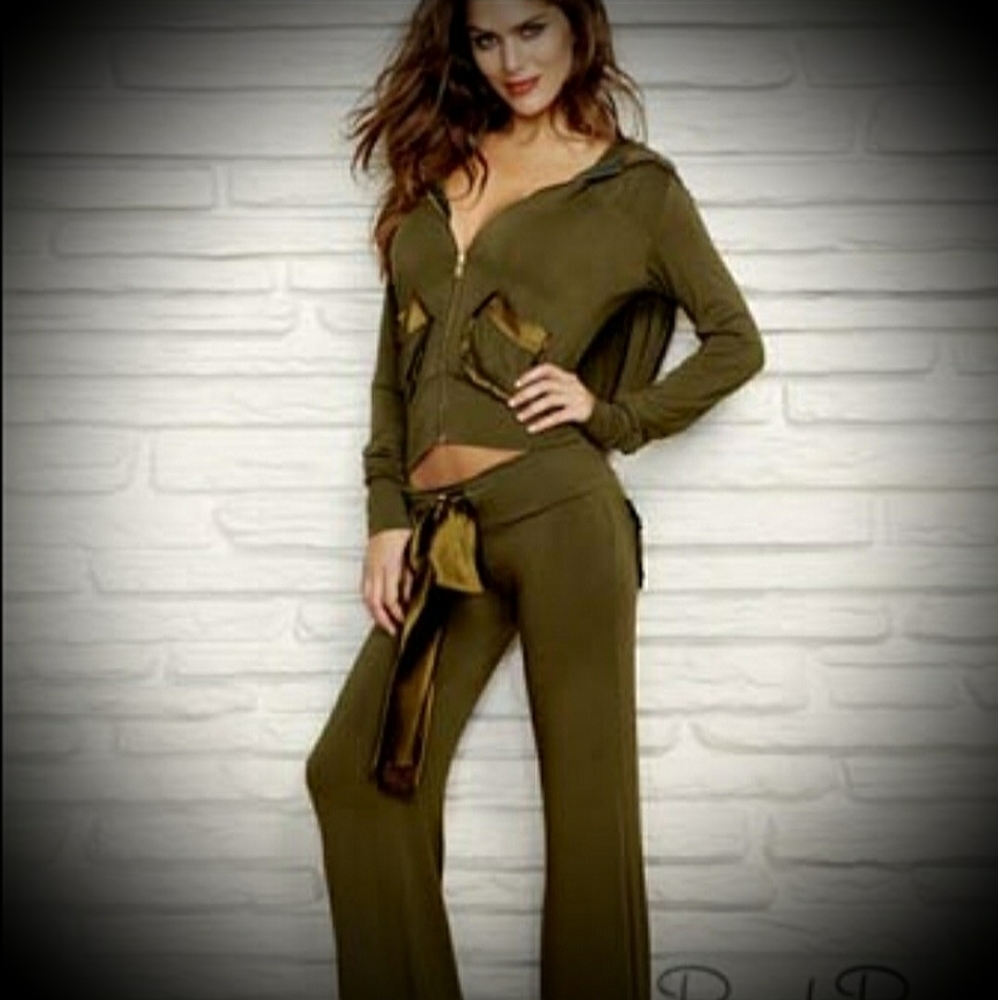 💋Beach Bunny Lounge Sexy "Unzipped Hoodie" & Matching "Bunny Booty" Flare Pant